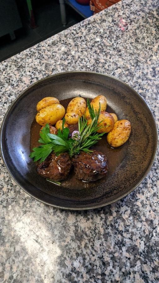 B&B Restaurant Le Pernollet Evionnaz Bagian luar foto