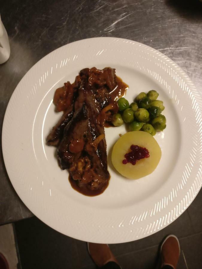 B&B Restaurant Le Pernollet Evionnaz Bagian luar foto